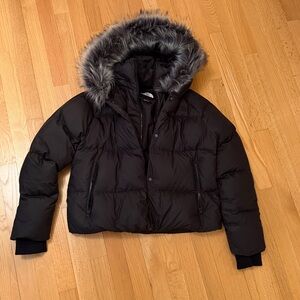 The North Face Dealio Cropped Puffer Jacket, Removable Fur lining, Black, Size M